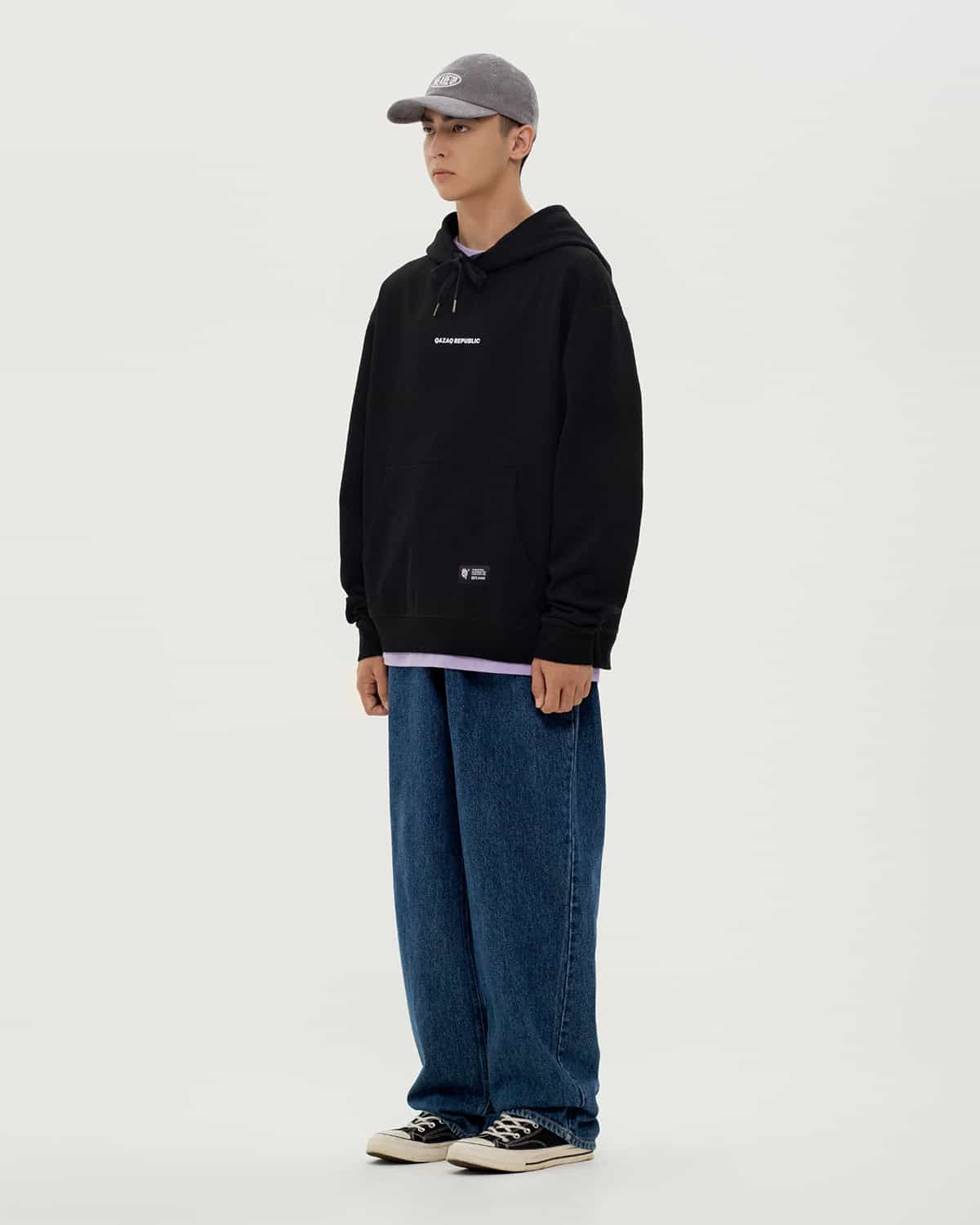 БҮРЖЕЙДЕ QAZAQ REPUBLIC ҚАРА