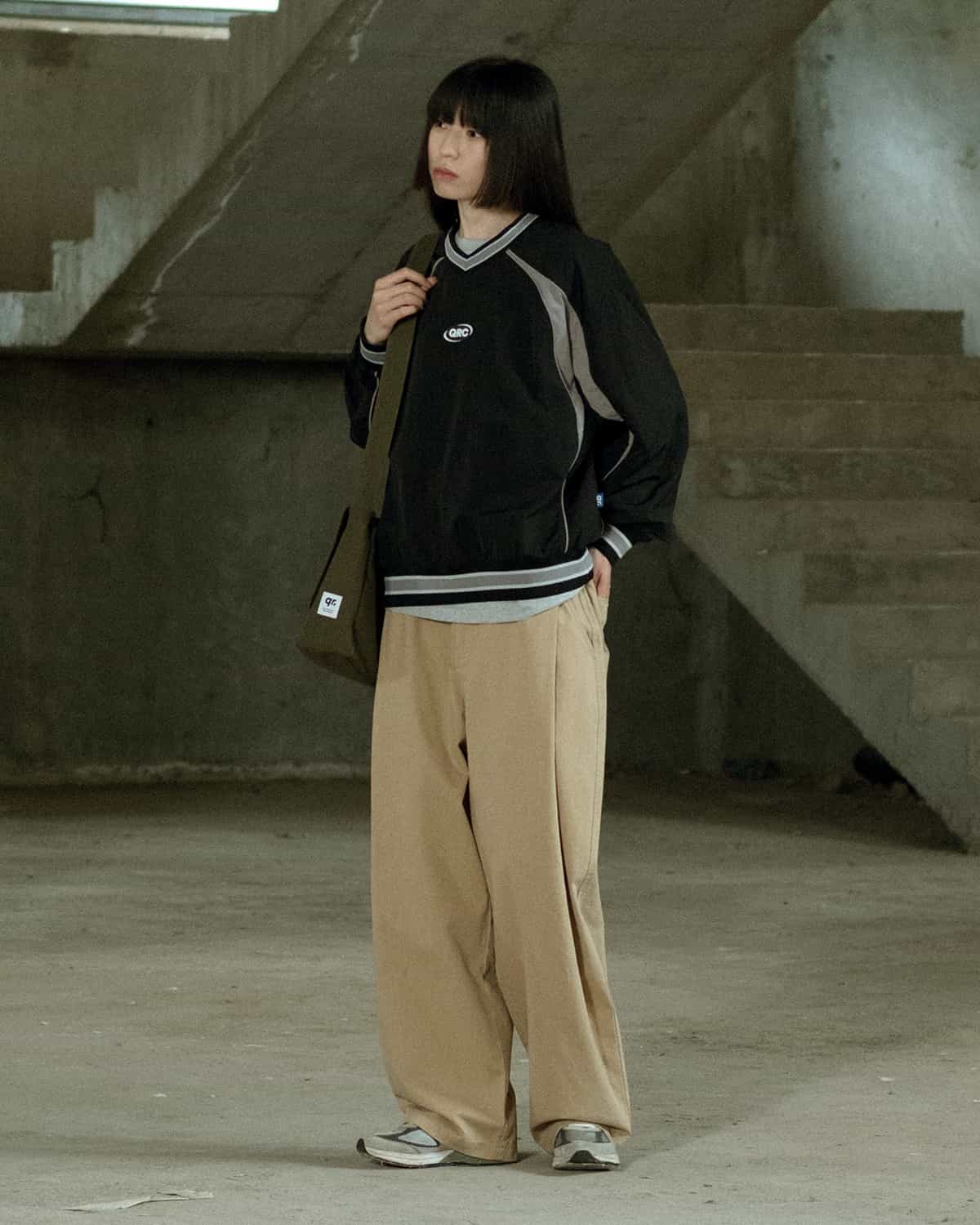 КҮРТЕШЕ V-SHAPE ҚАРА